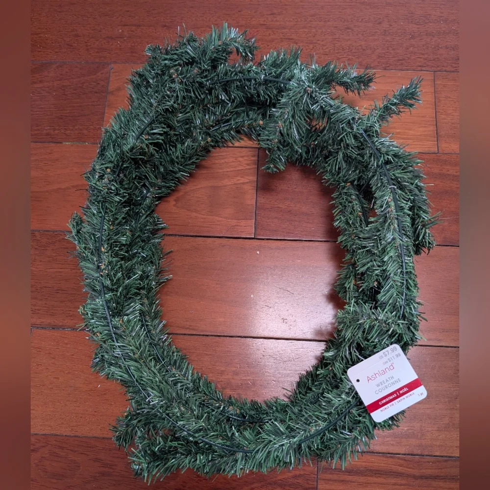 Ashland Holiday/Christmas wreath couronne & pinecone